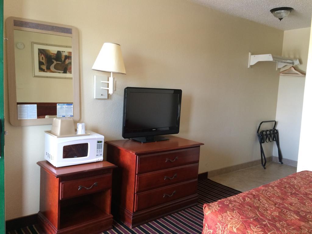 Carpet Inn Opelika Extérieur photo