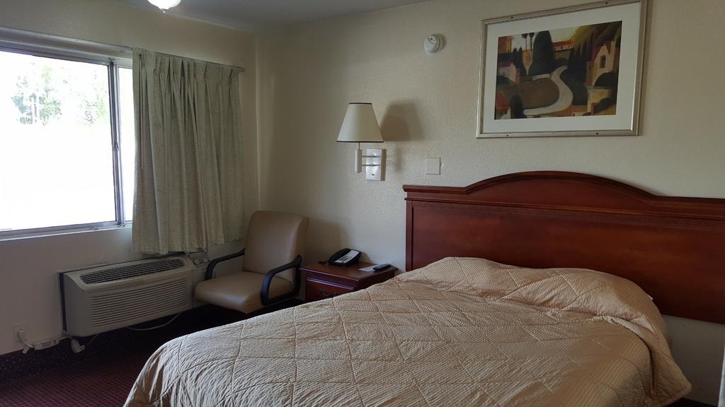 Carpet Inn Opelika Extérieur photo