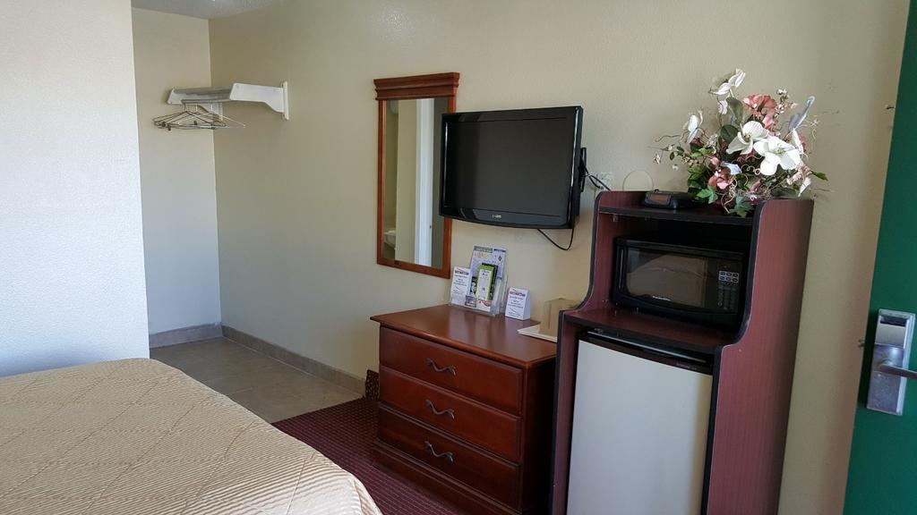Carpet Inn Opelika Extérieur photo