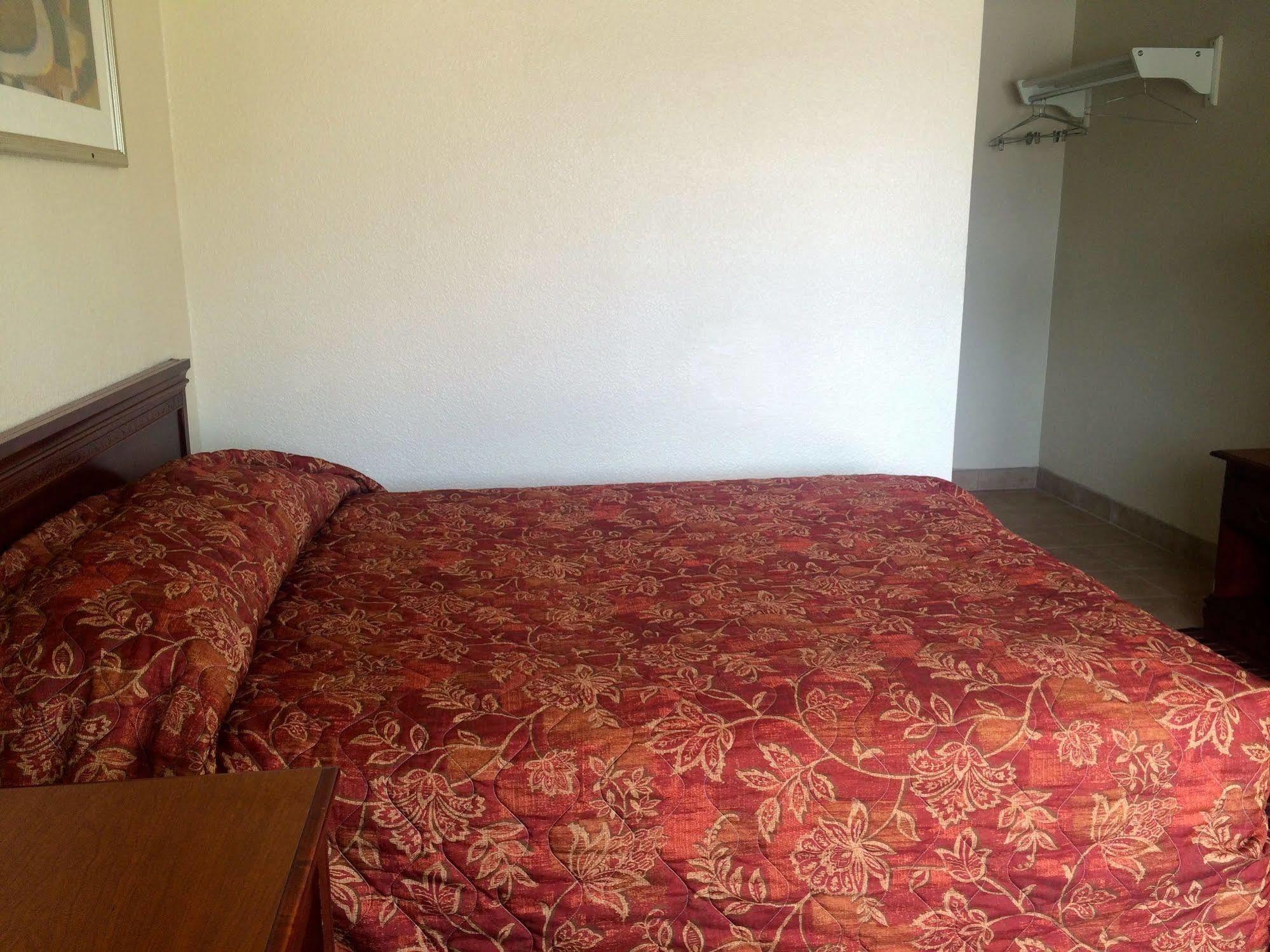 Carpet Inn Opelika Extérieur photo